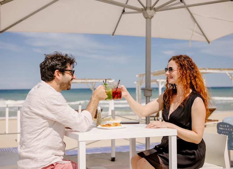 salinello_coppia_fronte-mare-aperitivo-7-1.jpg